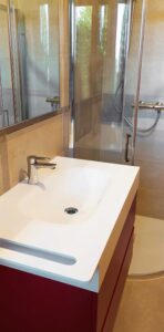 lavabo in corian con porta asciugamani